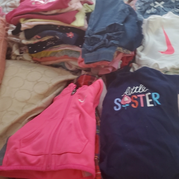 Baby clothes size 3 to 6 months n 6 to 9 months